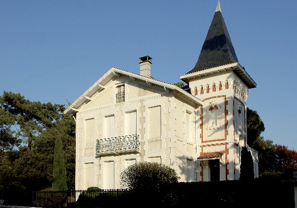 Cliquez pour afficher Villa la Roche aux Fleurs / cliché F. Chassebœuf