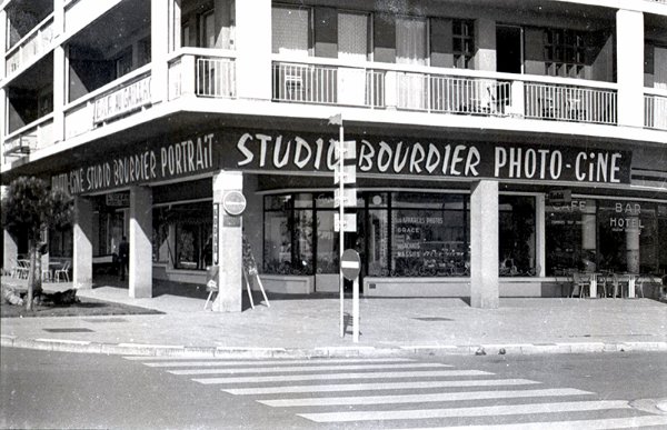 le Studio Bourdier sous les arcades du Front de Mer / Studio Bourdier