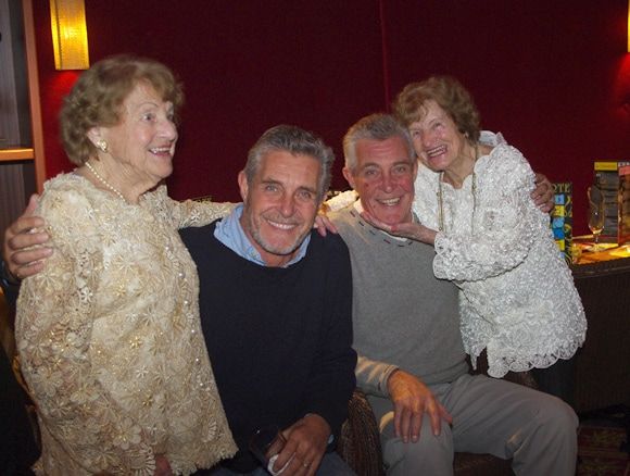 Toujours dynamiques, Raymonde et Lucienne restent debout ! / Photo : Béatrice Renu