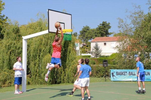 Réalisation d'un dunk lors d'un tournoi 3x3. / Visuel : D.R.