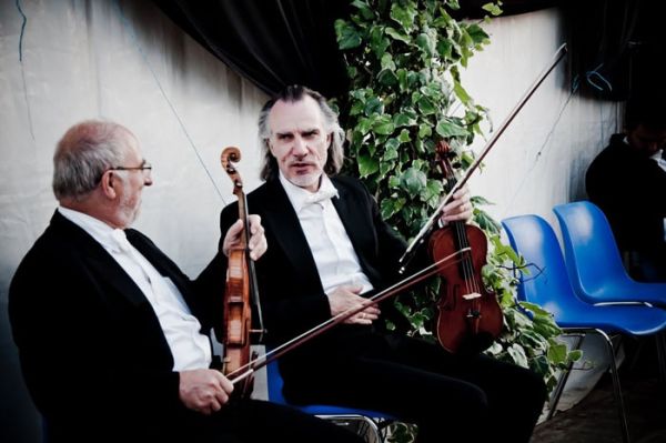 Violonnistes sages - Violon sur le Sable 2011 / Photo : Alain Mascaro